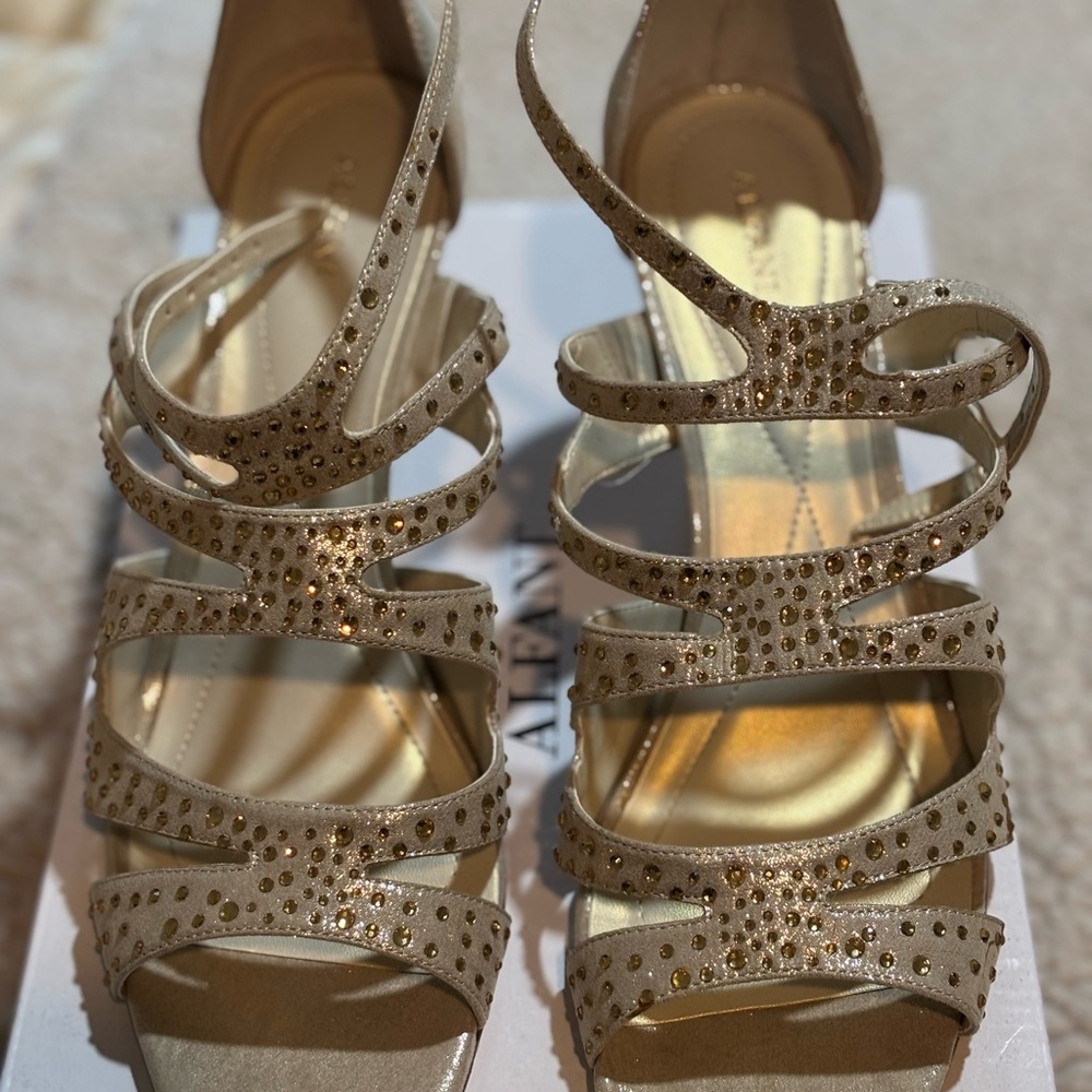 Elegant Gold Strappy Women's Sandals